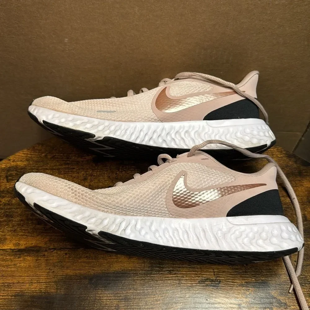 Nike Revolution 5 Barely Rose Running Sneakers BQ3207-600 Women's Size US‎ 8